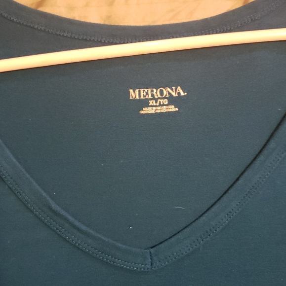 V Neck tee Size XL - Picture 2 of 3